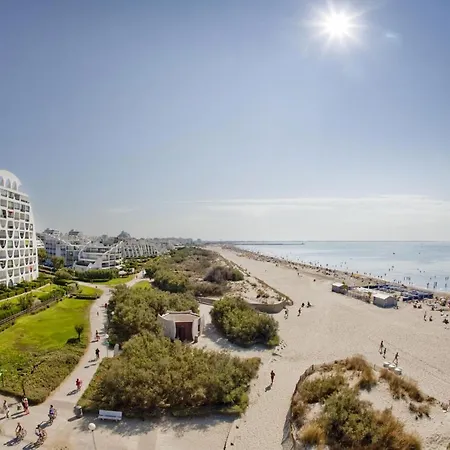 Le Estella Appart: Beachside Serenity With Parking & Wi-fi Apartment
